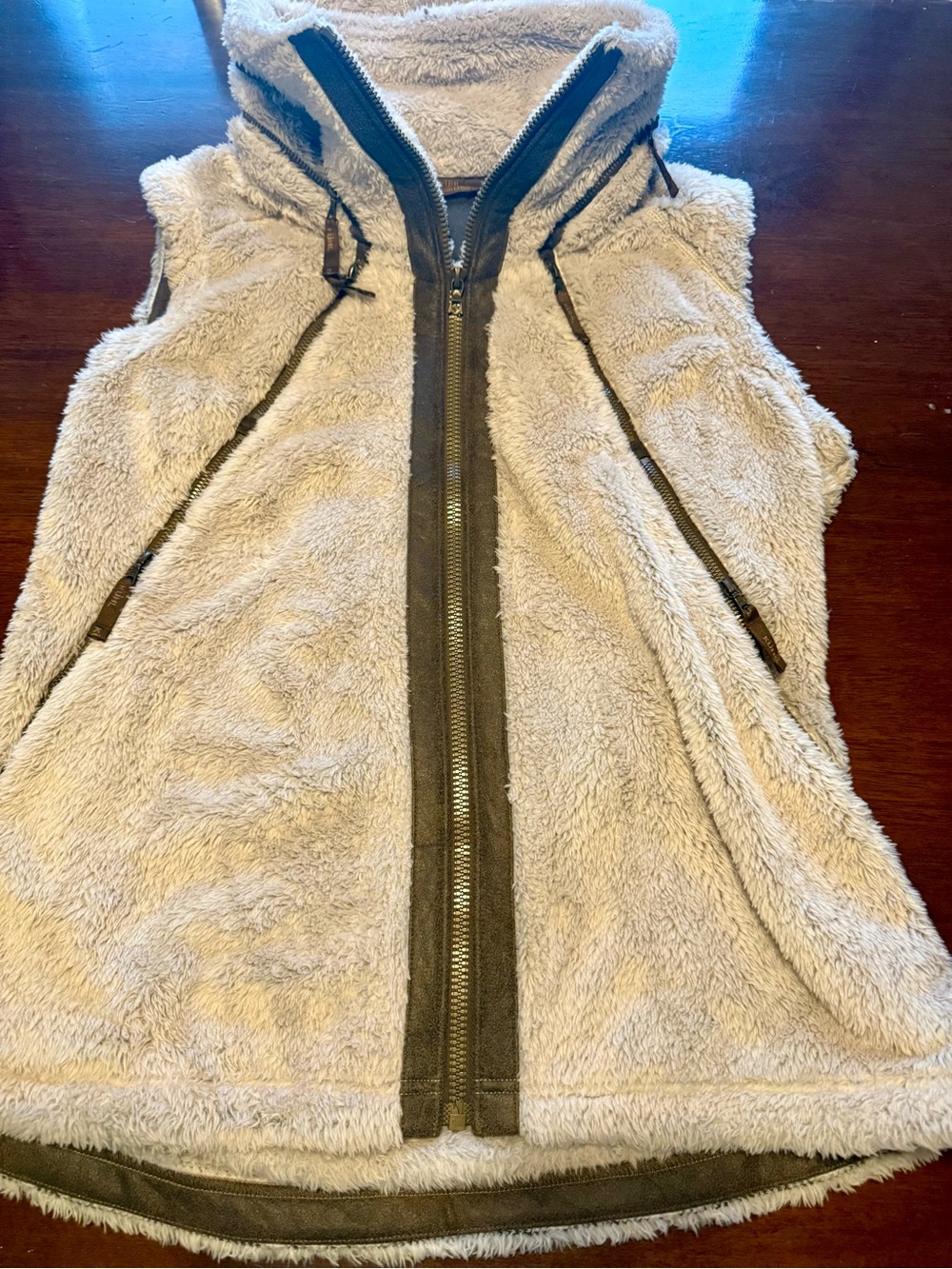 Kuhls Women's Cream Fuzzy Zip-Front Hooded Vest